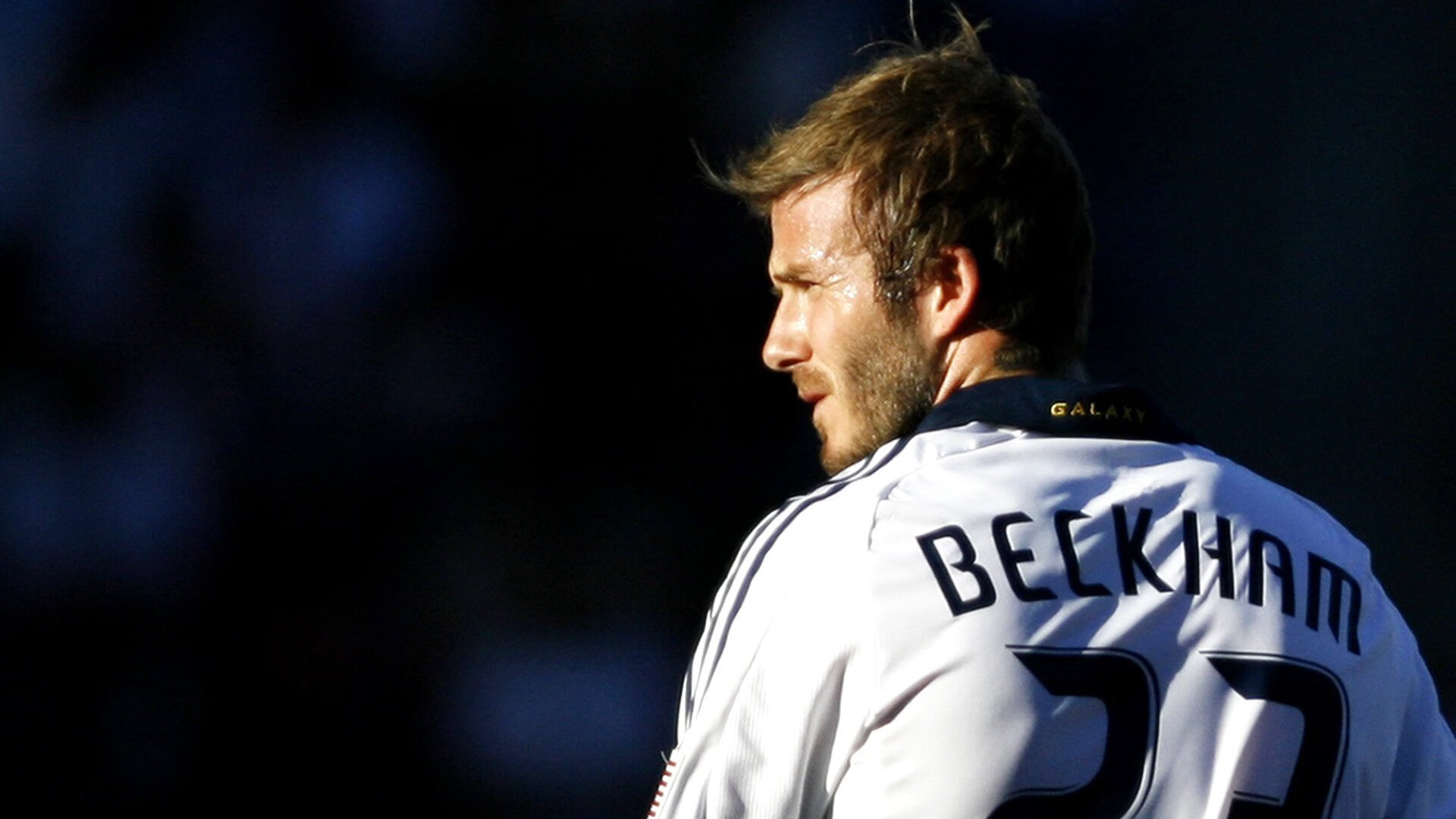 开云体育下载-《FIFA》线上杯赛热血进行，玩家争夺荣誉，fifa21在线比赛